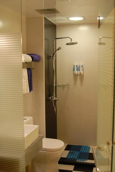 小户型日韩风格米色卫生间淋浴间设计