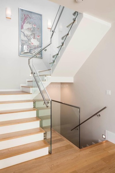 现代复式楼玻璃楼梯护栏图片